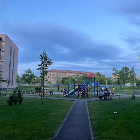 Universitatii Rooms Орадя Экстерьер фото